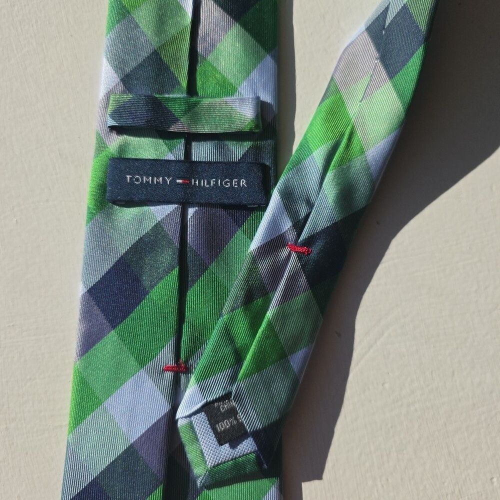 Tommy Hilfiger Mens Silk Necktie Green Blue Geometric Plaid Preppy Corp Tie - Picture 3 of 6